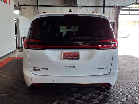 Used 2024 Chrysler Pacifica Limited w/ S Appearance Package FWD image 5
