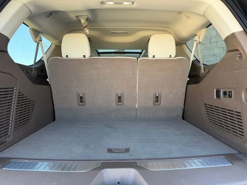 Used 2023 GMC Yukon XL Denali image 9