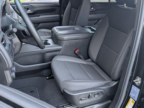 Used 2024 Chevrolet Suburban LS RWD image 16