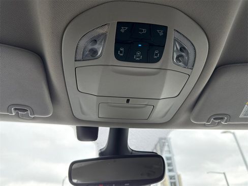 Used 2022 Chrysler Pacifica Touring-L w/ Uconnect Theater Family Group image 35