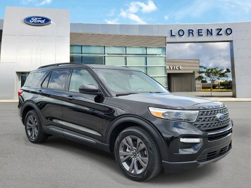 Used 2023 Ford Explorer XLT w/ Equipment Group 202A RWD image 3