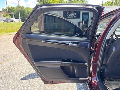 Used 2016 Ford Fusion SE FWD image 15