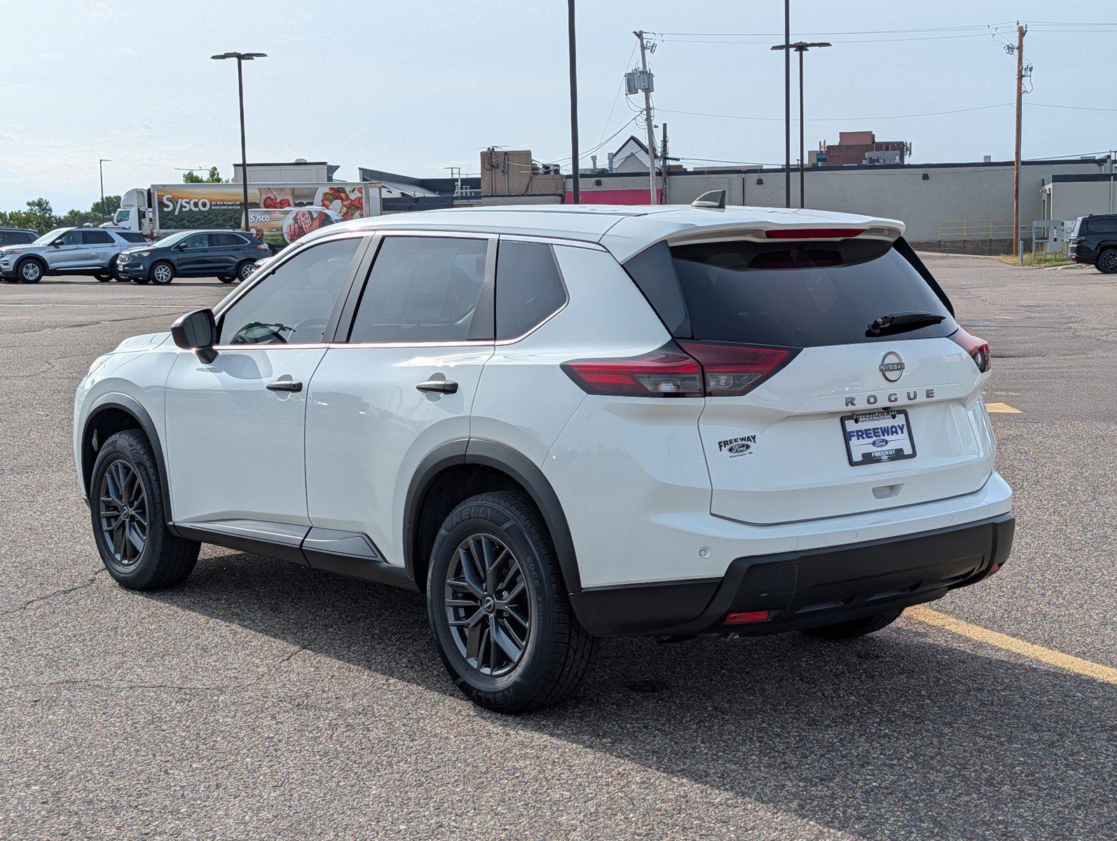 Used 2024 Nissan Rogue S FWD image 3