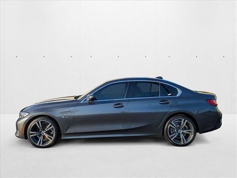 Used 2022 BMW 330e w/ Driving Assistance Package image 9