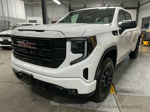 Used 2025 GMC Sierra 1500 Elevation image 11
