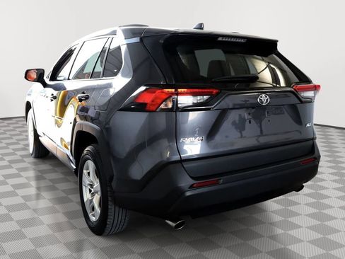 Used 2021 Toyota RAV4 XLE w/ Convenience Package FWD image 2