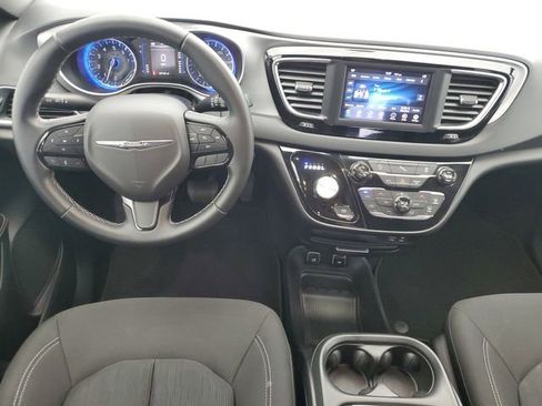 Used 2018 Chrysler Pacifica Touring Plus w/ S Appearance Package image 15