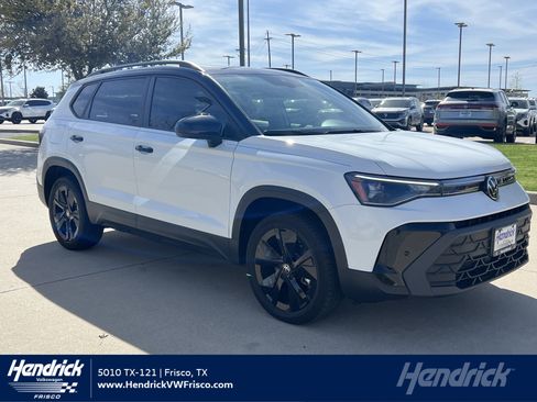 Used 2025 Volkswagen Taos SE image 1