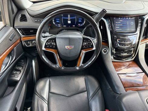 Used 2019 Cadillac Escalade Premium Luxury image 18