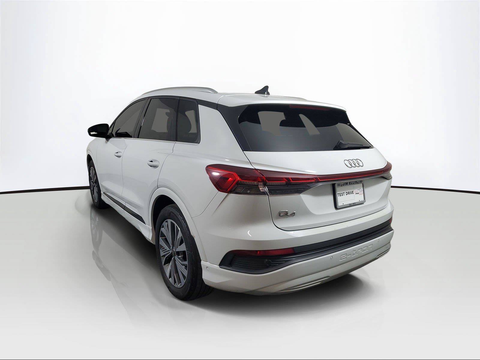 Used 2023 Audi Q4 e-tron Premium Plus w/ Premium Plus RWD image 4