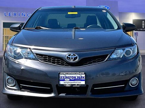 Used 2014 Toyota Camry SE w/ Leather Package FWD image 2