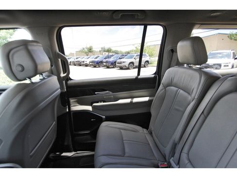 Used 2022 Jeep Wagoneer Series II RWD image 11