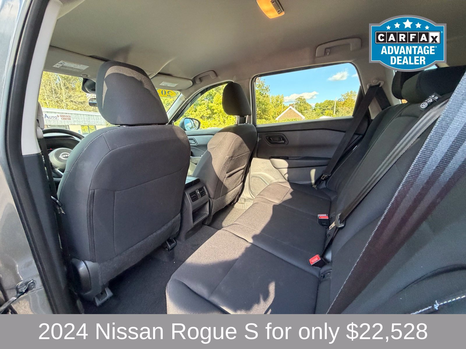Used 2024 Nissan Rogue S AWD/4WD image 9