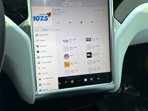 Used 2018 Tesla Model X 75D image 14