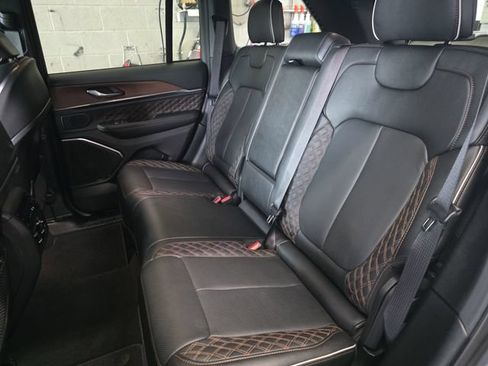 Used 2025 Jeep Grand Cherokee Summit AWD/4WD image 15