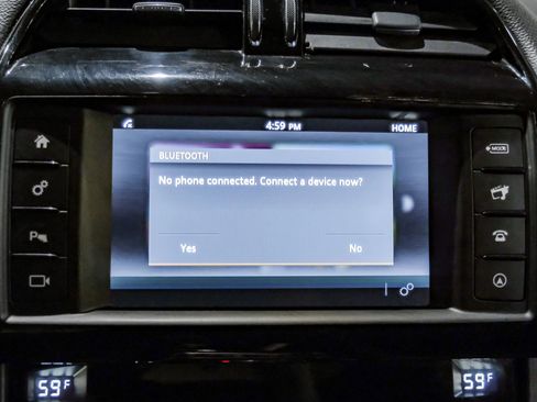 Used 2017 Jaguar F-PACE Premium image 27