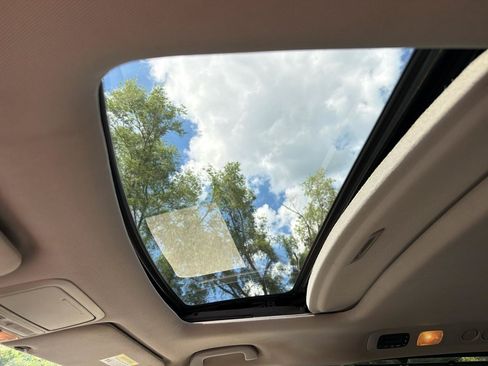 Used 2018 Dodge Grand Caravan SE FWD image 30
