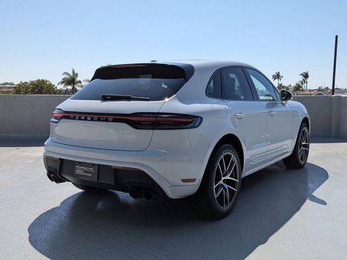 Certified 2024 Porsche Macan image 9
