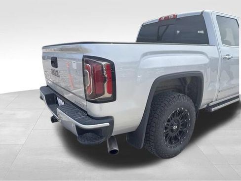 Used 2018 GMC Sierra 1500 Denali w/ Denali Ultimate Package AWD/4WD image 17
