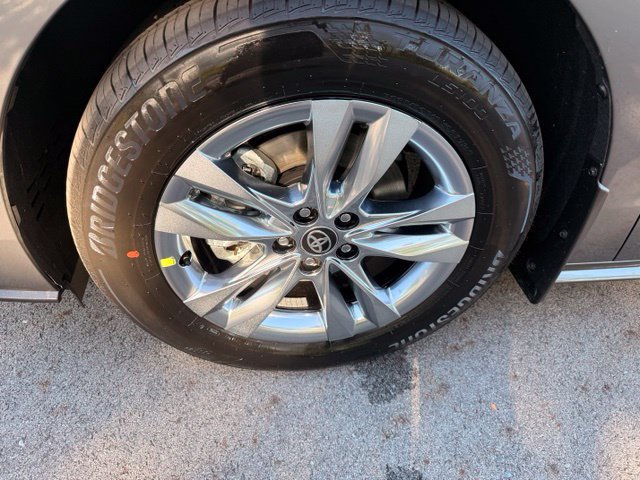 New 2026 Toyota Sienna XLE AWD/4WD image 10