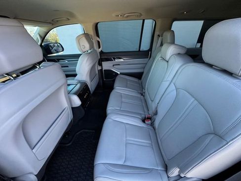 Used 2024 Jeep Wagoneer Series II w/ Flexible Seating Group image 30