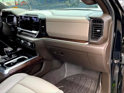 Used 2024 GMC Sierra 1500 SLT image 17