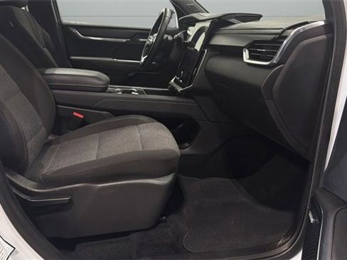 Used 2025 GMC Acadia Elevation image 40