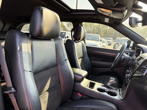 Used 2019 Jeep Grand Cherokee Altitude image 18