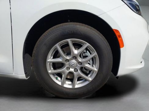 New 2026 Chrysler Pacifica Select image 33