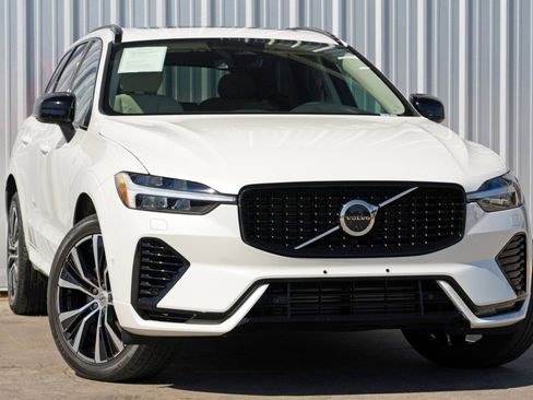 Used 2023 Volvo XC60 T8 Plus w/ Climate Package AWD/4WD image 4
