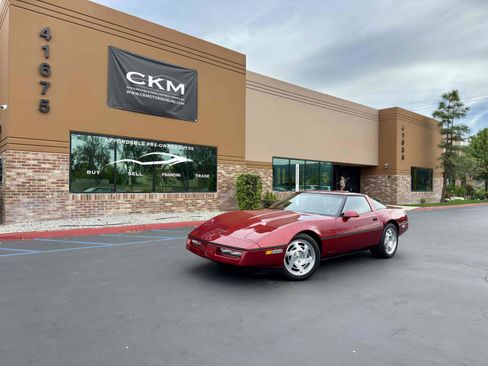 Used 1990 Chevrolet Corvette Coupe image 3