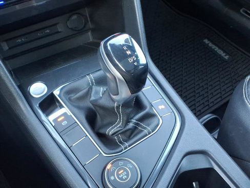 Certified 2022 Volkswagen Tiguan SE R-Line image 15