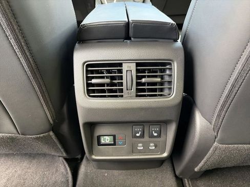 Used 2025 Nissan Rogue Platinum w/ Platinum Premium Package image 31