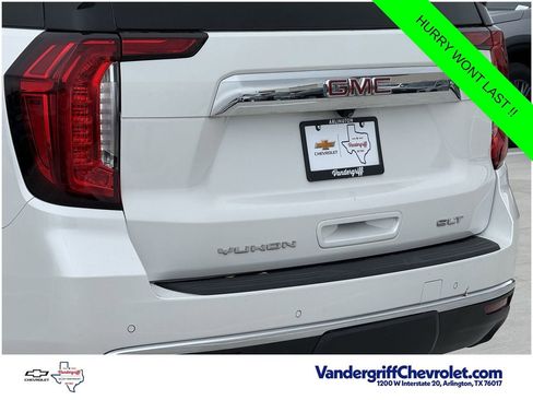 Used 2022 GMC Yukon SLT w/ SLT Premium Package AWD/4WD image 6