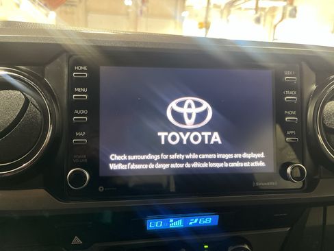 Used 2021 Toyota Tacoma TRD Sport AWD/4WD image 34