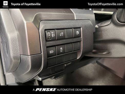 Used 2025 Toyota 4Runner SR5 AWD/4WD image 27