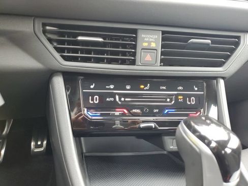 Certified 2025 Volkswagen Jetta Sport FWD image 31
