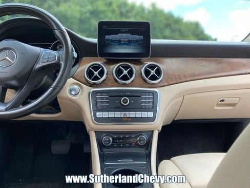 Used 2020 Mercedes-Benz GLA 250 4MATIC image 28