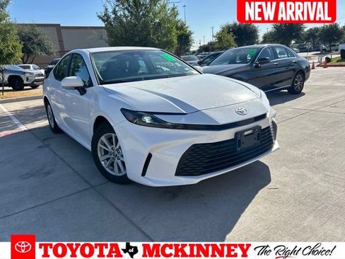Used 2026 Toyota Camry LE w/ Convenience Package FWD image 1