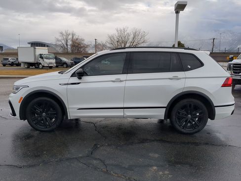 Used 2022 Volkswagen Tiguan SE R-Line image 3