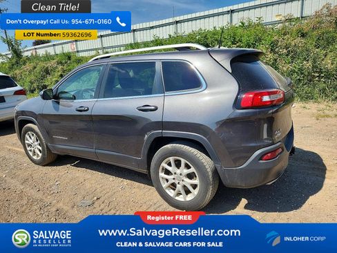 Used 2017 Jeep Cherokee Latitude w/ Cold Weather Group AWD/4WD image 3