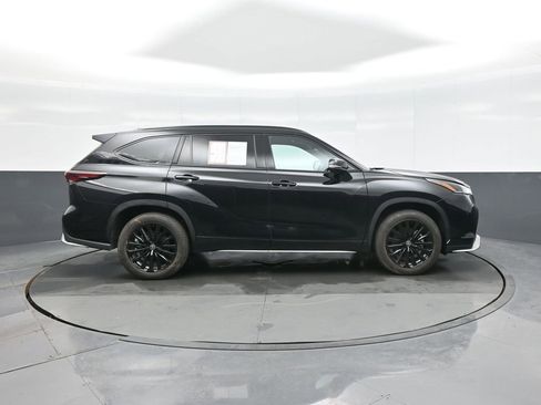 Certified 2025 Toyota Highlander XSE image 8