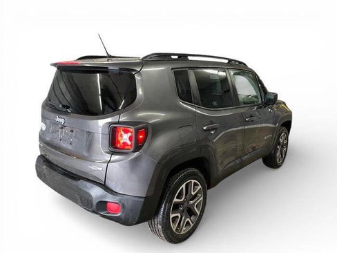 Used 2016 Jeep Renegade Latitude w/ Popular Equipment Group image 5