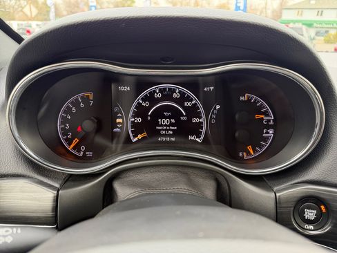 Used 2022 Jeep Grand Cherokee Limited image 19