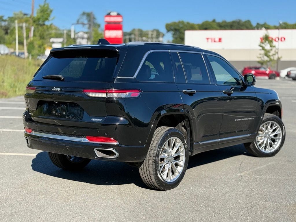 Used 2023 Jeep Grand Cherokee Summit AWD/4WD image 6