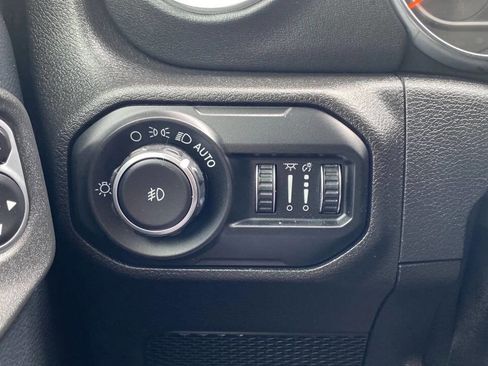 Used 2018 Jeep Wrangler Unlimited Sahara image 17