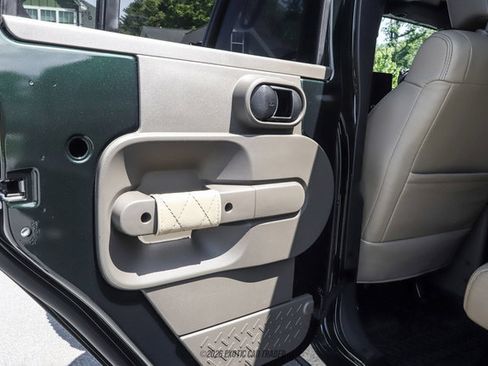 Used 2010 Jeep Wrangler Unlimited Rubicon w/ Dual Top Group AWD/4WD image 44