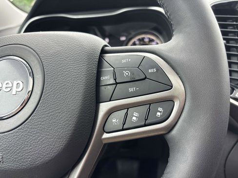 Used 2022 Jeep Cherokee Limited AWD/4WD image 16