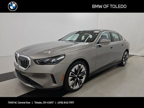 Used 2026 BMW 540i xDrive image 1