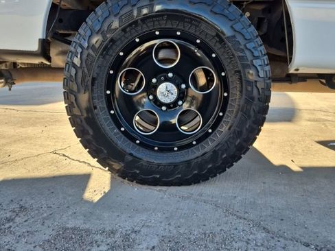 Used 2014 Ford F150 XLT w/ XLT Chrome Package image 12